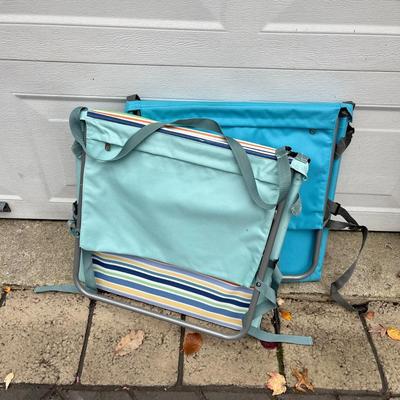 LOT 524G: Folding Chairs, Cooler, Beach Umbrella