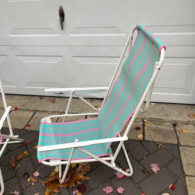 LOT 524G: Folding Chairs, Cooler, Beach Umbrella