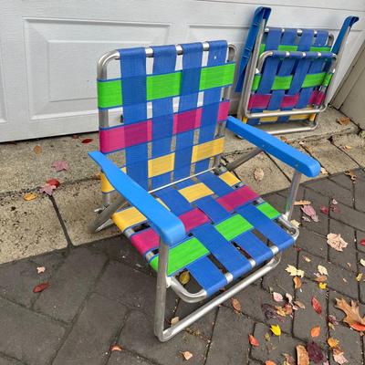 LOT 524G: Folding Chairs, Cooler, Beach Umbrella