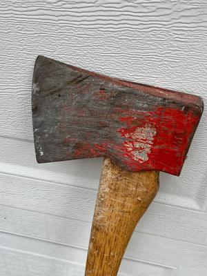 LOT 525G: Outdoor Yard Tools