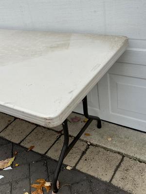 LOT 526G: Lifetime 6ft Folding Table