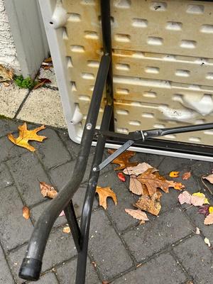 LOT 526G: Lifetime 6ft Folding Table