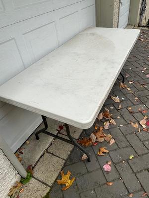LOT 526G: Lifetime 6ft Folding Table