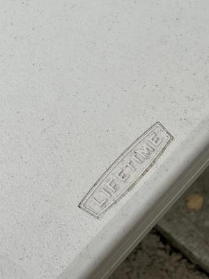 LOT 526G: Lifetime 6ft Folding Table