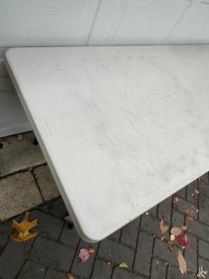 LOT 526G: Lifetime 6ft Folding Table