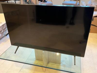 LOT 527L: Samsung 43-Inch TV - Model UN43TU7000F