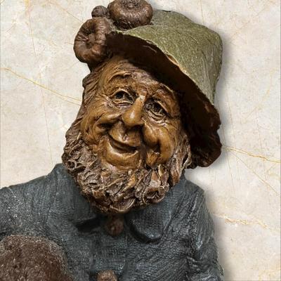 Sale Photo Thumbnail #802: Tom Clark Figurine "Duncan" 1989 7" Tall