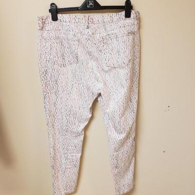 LOT 583MBC: Joseph Ribkoff Spring Collection