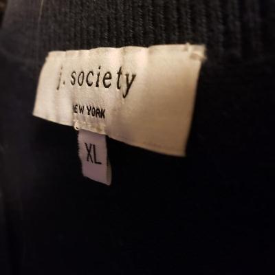 LOT 590MBC: Designer Closet Contents-Many Different Brands