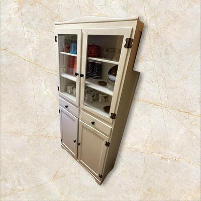 Sale Photo Thumbnail #552: White Kitchen Cupboard Cabinet (contents not included)
M'ments:
Height 65"
WIdth 31"
Depth 12"