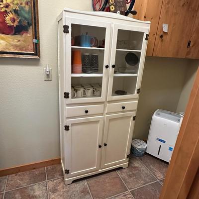 Sale Photo Thumbnail #548: White Kitchen Cupboard Cabinet (contents not included)
M'ments:
Height 65"
WIdth 31"
Depth 12"