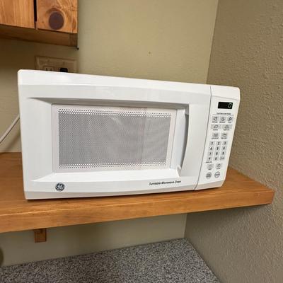 Sale Photo Thumbnail #554: GE White Microwave