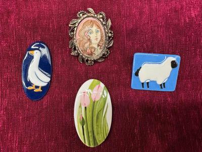 4 Vintage Ceramic Pins