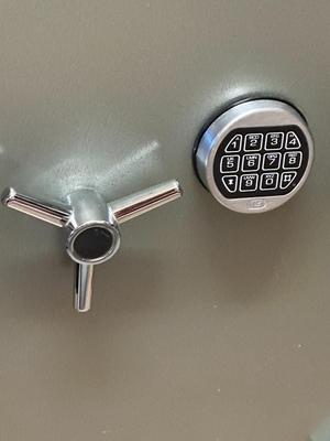 Sale Photo Thumbnail #652: Centurion Commercial Safe
Heavy; must go up a flight of stairs.