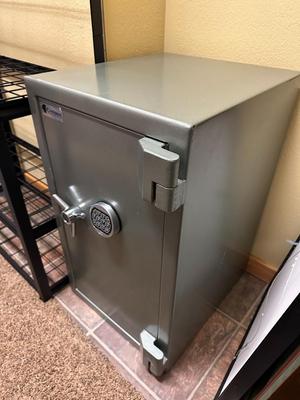 Sale Photo Thumbnail #650: Centurion Commercial Safe
Heavy; must go up a flight of stairs.