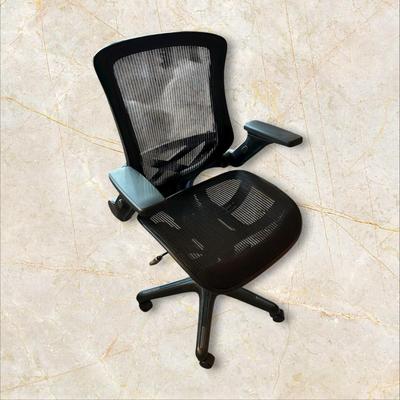 Sale Photo Thumbnail #655: Black Desk Chair; arms raise up, swivels, adjustable height