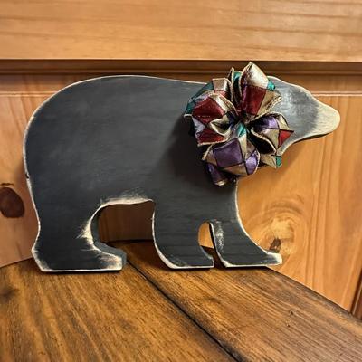 Sale Photo Thumbnail #732: Animal Decor -Squirrels and Bear
Squirrels are lightweight material, bear is wood.