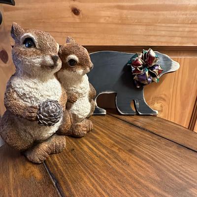 Sale Photo Thumbnail #733: Animal Decor -Squirrels and Bear
Squirrels are lightweight material, bear is wood.