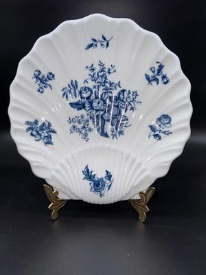 Royal Worcester “Hanbury” Scallop Shell Plate