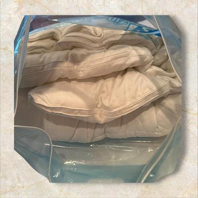 Sale Photo Thumbnail #898: White Bedding Comforter