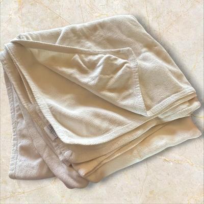 Sale Photo Thumbnail #903: Downtown Company Soft White Blanket King
100% Long Staple Cotton