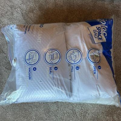 Sale Photo Thumbnail #947: Bundle of 4 Pillows