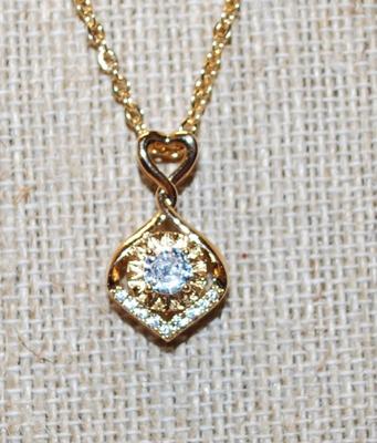 Twisted Top Gold Colored Setting PENDANT (¾" x ½") with Clear Center Stone on a Gold Tone Necklace Chain 17 " L
