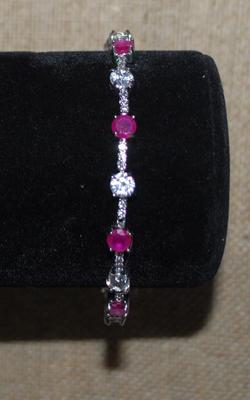 15 Alternating Clear & Cranberry Stones Bracelet with Fold-Over Clasp 6" L