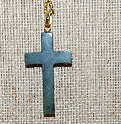 VINTAGE Deep Green "Marble" Style CROSS (1½" x ¾") on a Gold Tone Necklace Chain 24" L