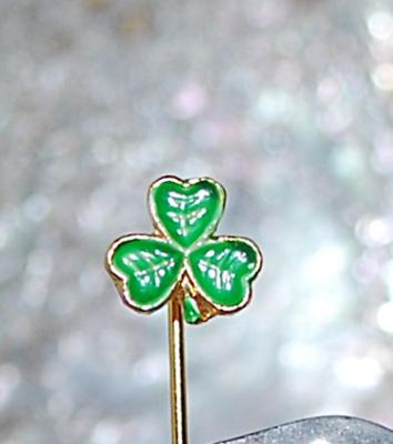 GREEN 3 Leaf CLOVER Enameled FLOWER PIN (1¾" L) on a Gold Tone Setting