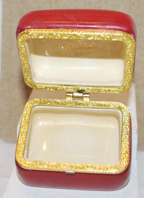 Santa Claus with Gifts Hinged "A Christmas to Remember 2004" ©HMK. LIC. Jewelry Trinket Box 2½" x 2" x 2"