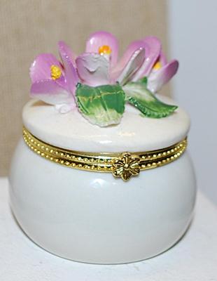 Petite Round HINGED Purple Violets Trinket Box 1½" Circ. x 2" H with Gold Tone Accents