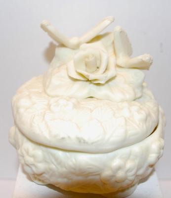Butterflies & Flowers Cover Alabaster-Style All-White Jewelry Trinket Box 3½" H x 3½" Diam.
