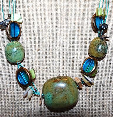 Mottled GREEN "RIVER STONES" NECKLACE with Irregular Shaped Stone Accents on a Semi-Stiff Wired Band & HALLMARK &...