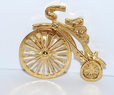 Wheel Turning "1800's Style" BICYCLE BROOCH (2¼" x 1¾") with Moveable Front Wheel and a Gold Tone Setting