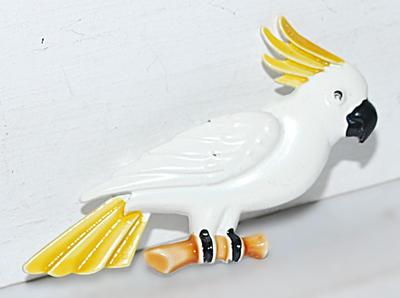 VINTAGE 1950's or 1960's PAINTED WHITE & YELLOW PARROT BROOCH (2¼" x 1") with Black Beak