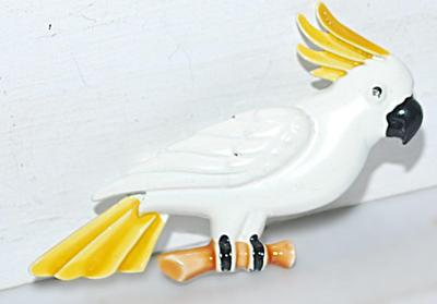 VINTAGE 1950's or 1960's PAINTED WHITE & YELLOW PARROT BROOCH (2¼" x 1") with Black Beak