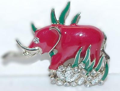 Fun RED ELEPHANT BROOCH (2" x 1¾") with a Jeweled Leaves of Grass Accent on a Gold Tone Setting