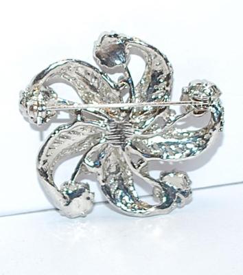 PINK Swirl Flower BROOCH (1½" Diam.) with 5 Curved Leaves & 36 Round Pink Stones on a Silver Tone Setting