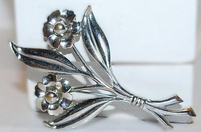 Large 2 Flowers & 3 Leaves BROOCH (3¾" x 2¼") on a Silver Tone Setting