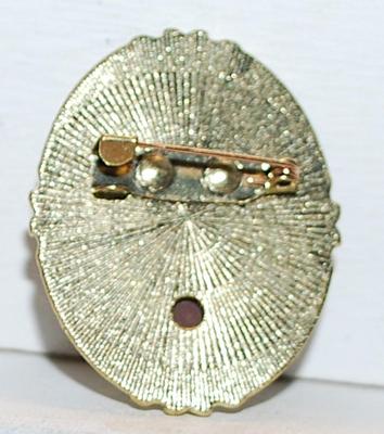 Oval Beige CAMEO-Style BROOCH (1½" x 1¼") on a Cream Base and Gold Tone Setting