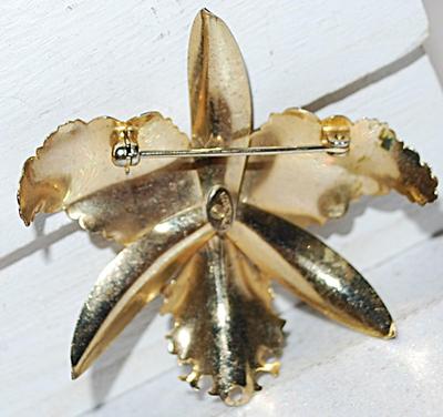 Set of 3 Faux PEARLS - Marked 2KGE-Sterling - Brushed Gold Leaves BROOCH (2¼" x 2¼") on a Gold Setting