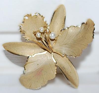 Set of 3 Faux PEARLS - Marked 2KGE-Sterling - Brushed Gold Leaves BROOCH (2¼" x 2¼") on a Gold Setting
