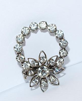 Bright RHINESTONE STAR BROOCH (1½" x 1") with Silver Tone Setting