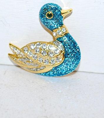 BLUE CLOISONNE' DUCK BROOCH (1½" x 1½") with Jeweled Gold Colored Wings, Collar & Beak on a Gold Tone Setting