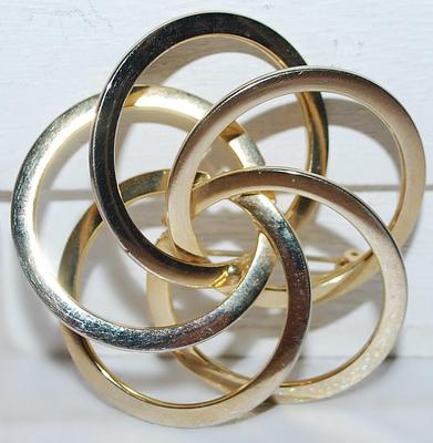 Five Joined Circles BROOCH (2¼" Diam.) on a Gold Tone Setting