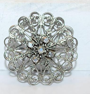 Hearts Filigree-Style Surround BROOCH (1¾" Diam.) with a 5 Stone Raised Center on a Silver Tone Setting