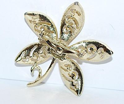 Gold Colored 5 Leaf Cut-Out Flower BROOCH (2" Diam.) with Stem and Center Accent on a Gold Tone Setting