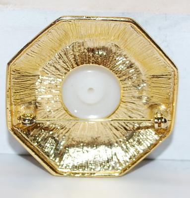 Vintage Style WHITE BUTTON BROOCH (1¾" Diam.) with a BLACK & GOLD Perimeter on a Gold Tone Setting