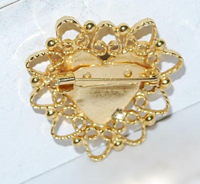 GREEN ENAMEL HEART BROOCH (1½" x 1½") with Filigree Style Surround on a Gold Tone Setting